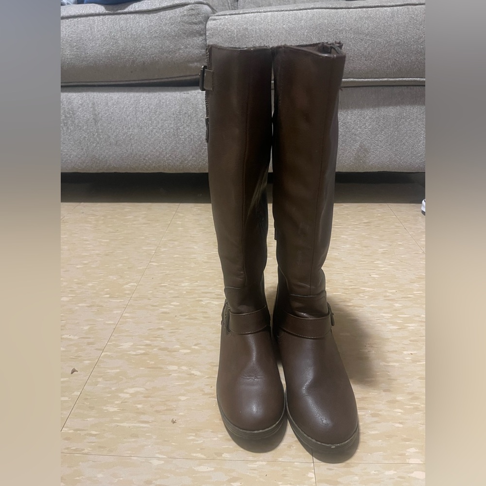 Size 7 women’s brown calf-high boots